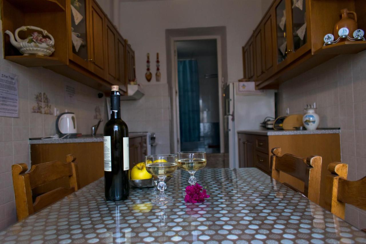 Villa Niovi Chalki Town ภายนอก รูปภาพ